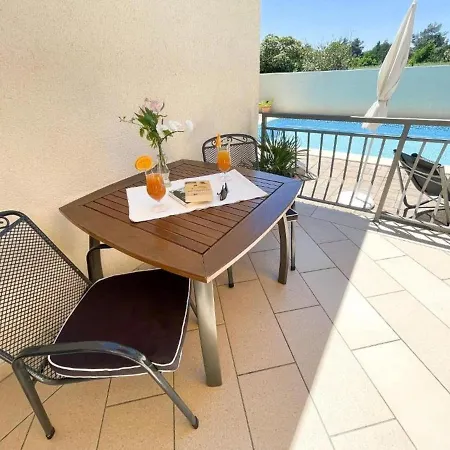 Comfortable With Private Pool *